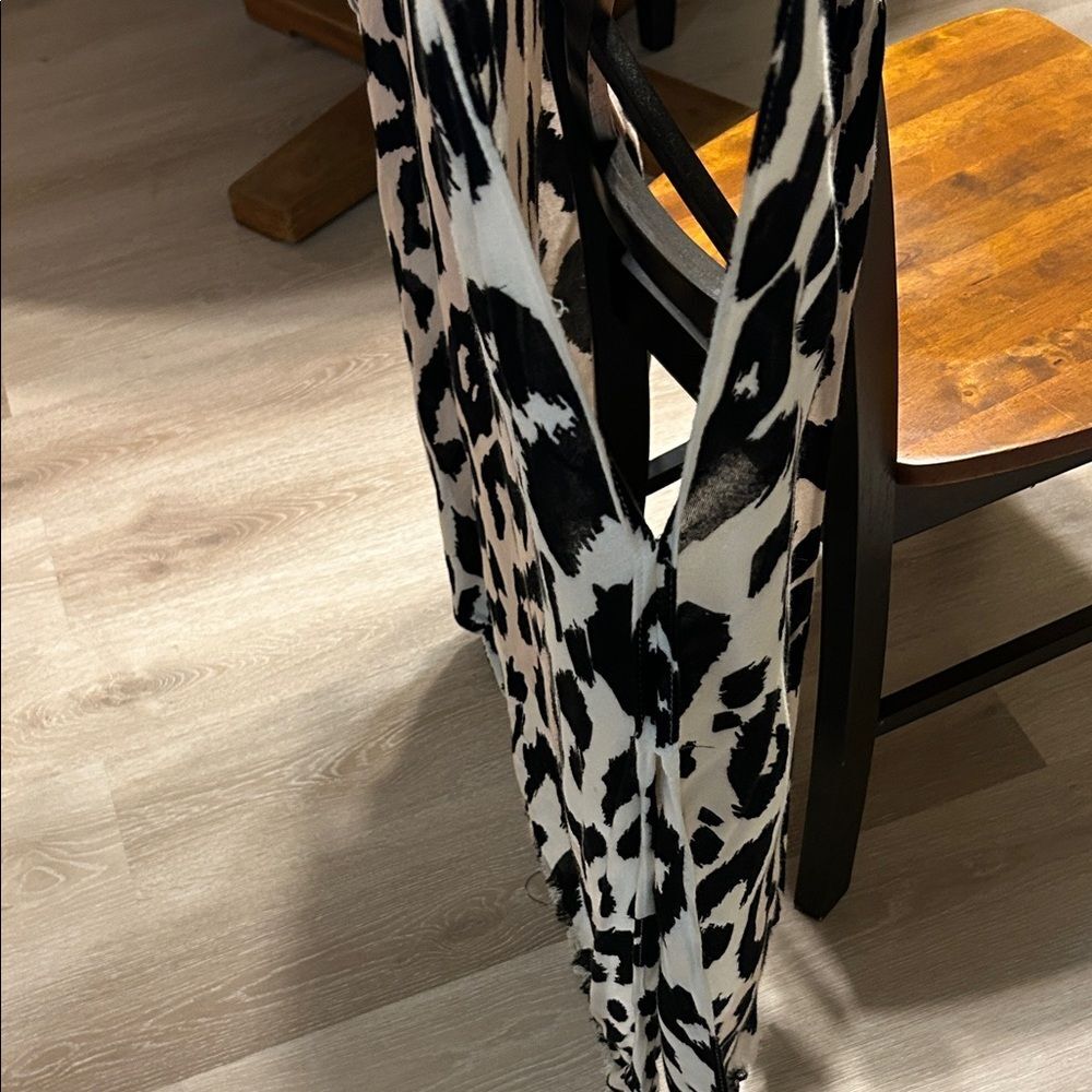 Oversized Animal Print Leopard Print Women's Lightweight Shawl - Picture 5 of 5